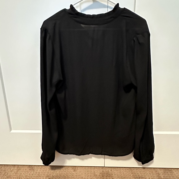 Active USA Black Long Sleeve with front tie, Size Large - Picture 2 of 4